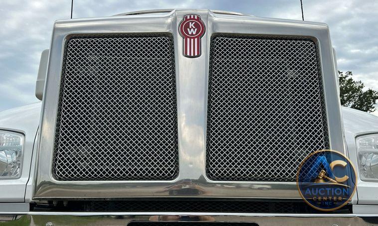 2016 Kenworth  T880 dump truck