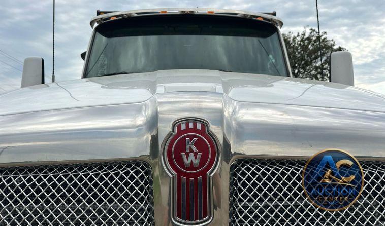 2016 Kenworth  T880 dump truck