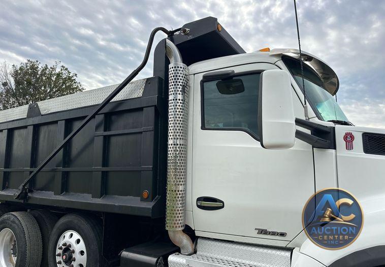 2016 Kenworth  T880 dump truck