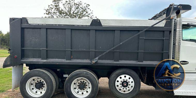 2016 Kenworth  T880 dump truck