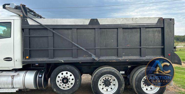 2016 Kenworth  T880 dump truck