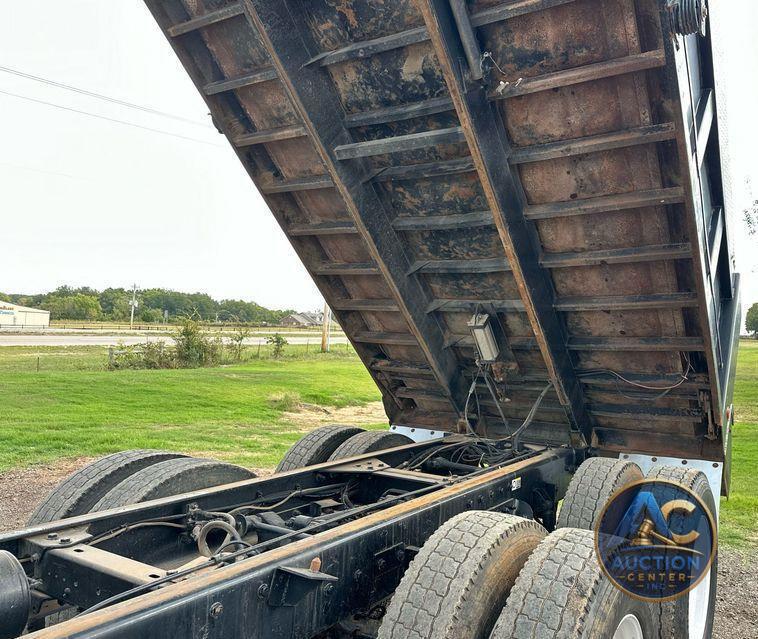 2016 Kenworth  T880 dump truck