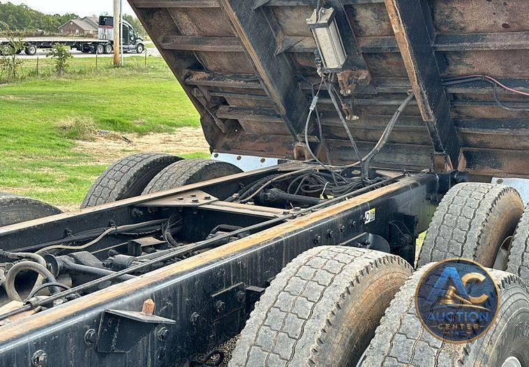 2016 Kenworth  T880 dump truck