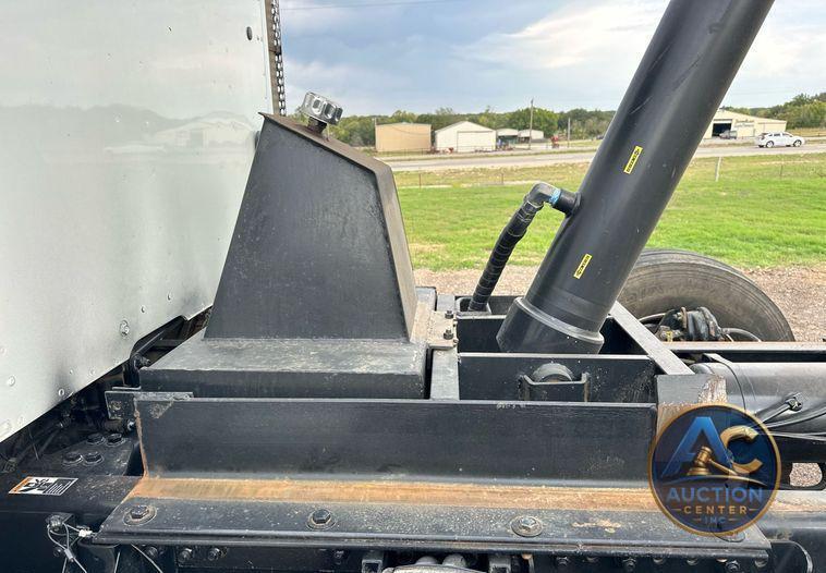 2016 Kenworth  T880 dump truck
