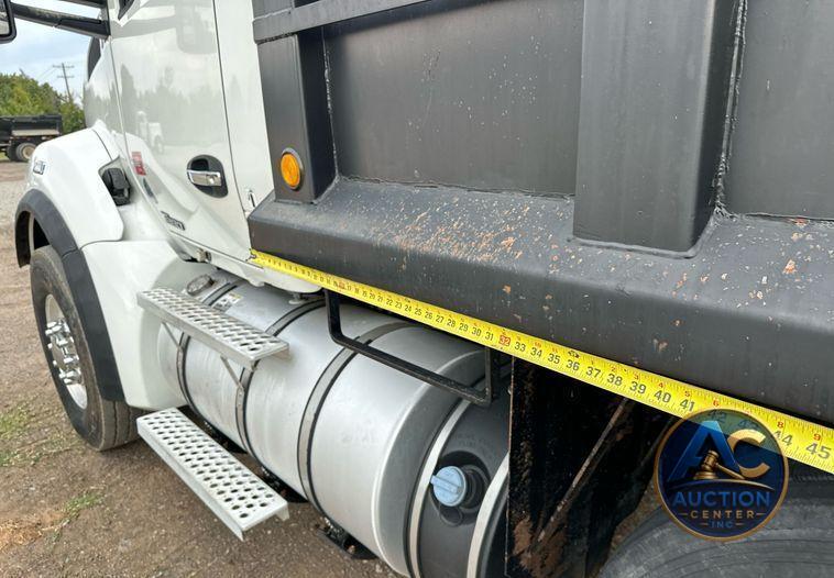 2016 Kenworth  T880 dump truck