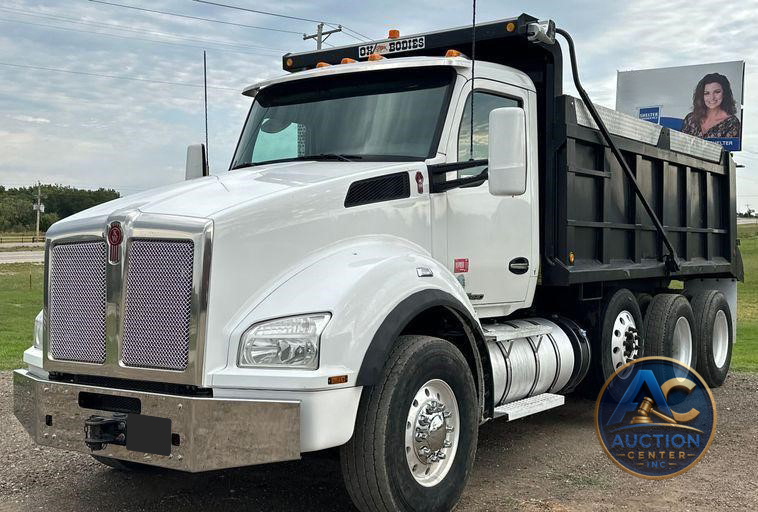 2016 Kenworth  T880 dump truck