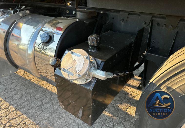 2022 Peterbilt  567 dump truck
