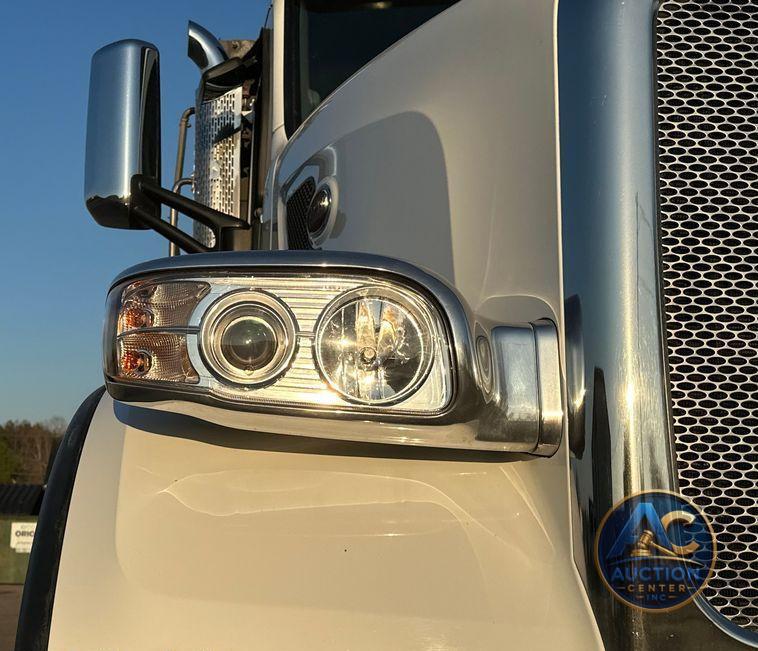 2022 Peterbilt  567 dump truck