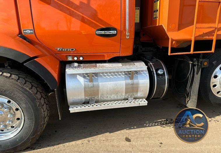 2018 Kenworth T880 dump truck
