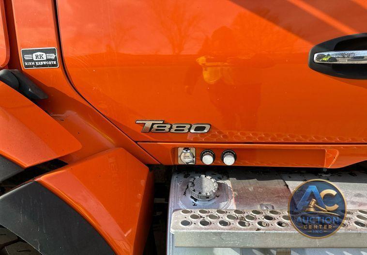 2018 Kenworth T880 dump truck