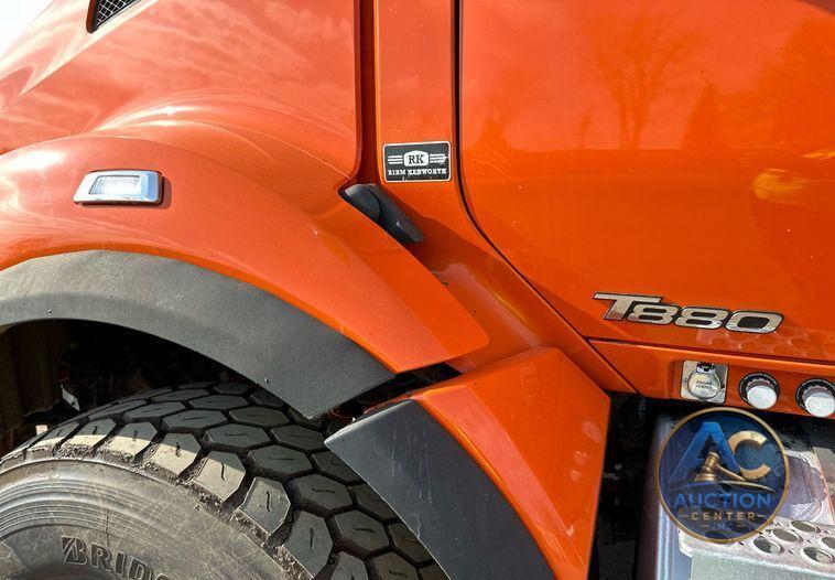 2018 Kenworth T880 dump truck