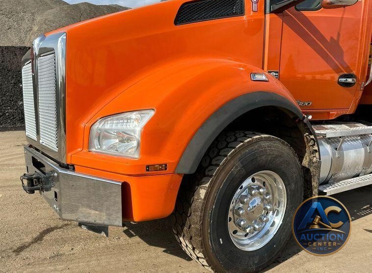 2018 Kenworth T880 dump truck