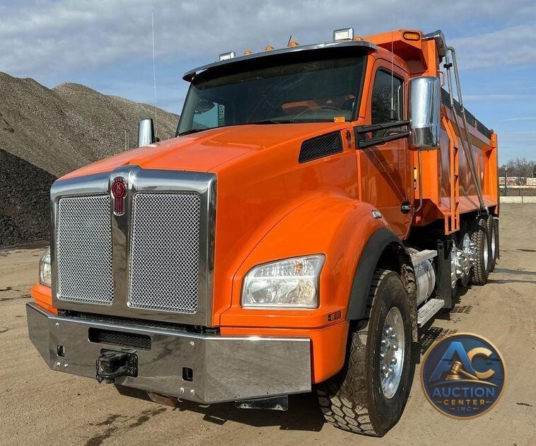 2018 Kenworth T880 dump truck