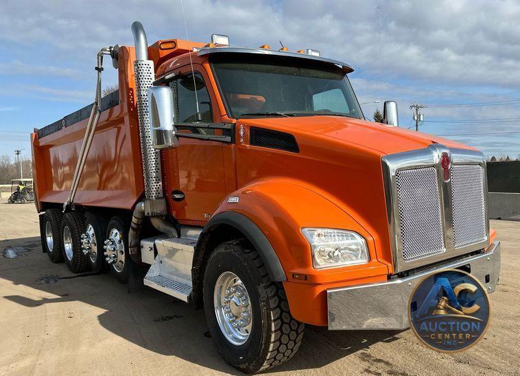 2018 Kenworth T880 dump truck
