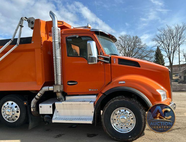 2018 Kenworth T880 dump truck