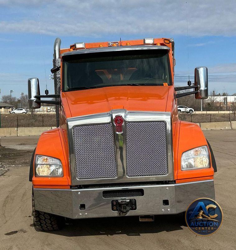 2018 Kenworth T880 dump truck