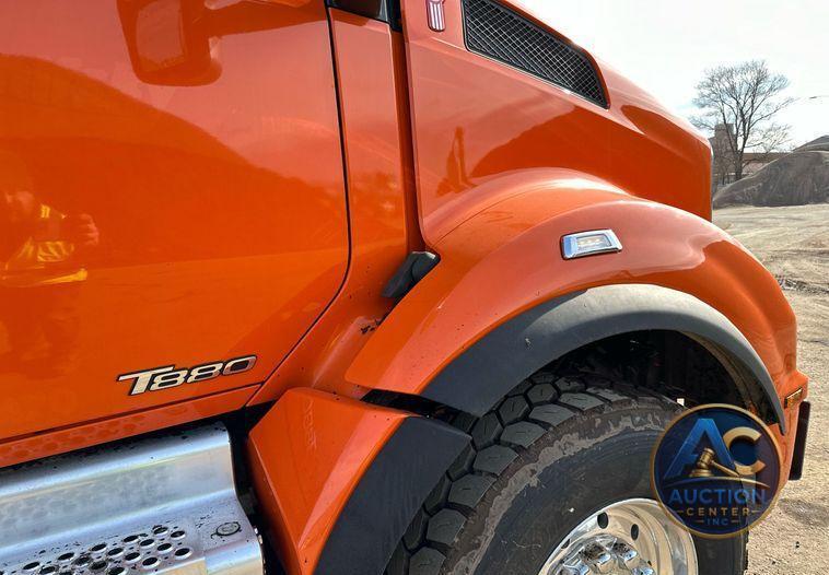 2018 Kenworth T880 dump truck