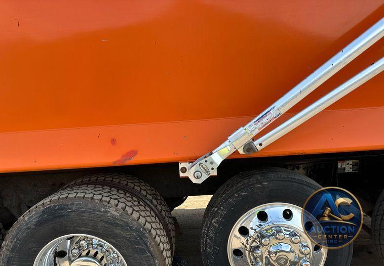 2018 Kenworth T880 dump truck