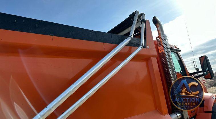 2018 Kenworth T880 dump truck