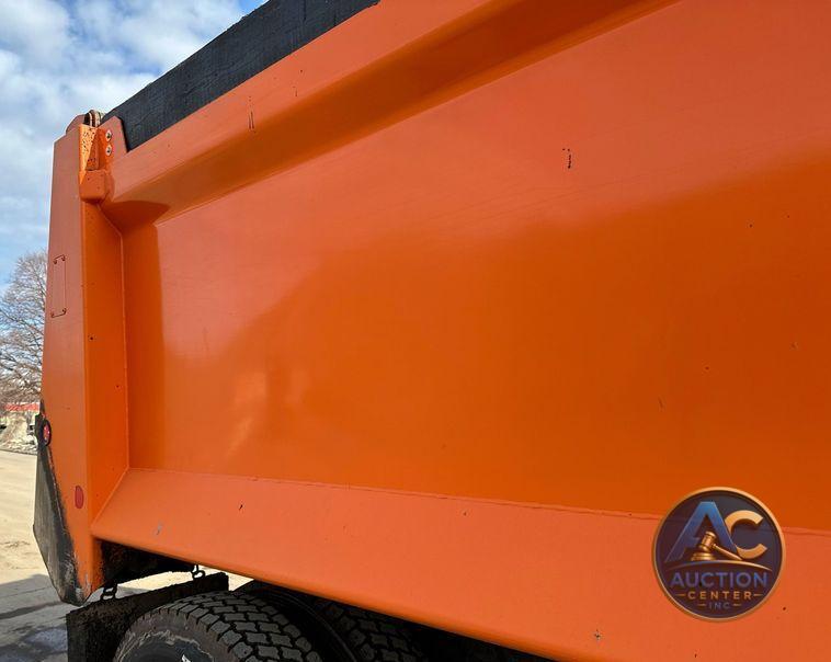 2018 Kenworth T880 dump truck