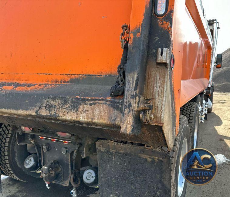 2018 Kenworth T880 dump truck