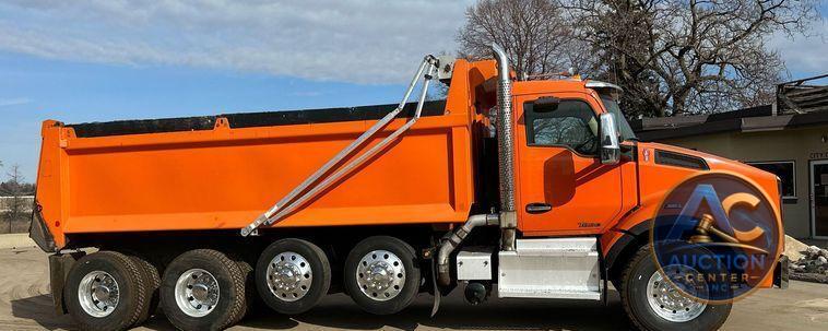2018 Kenworth T880 dump truck