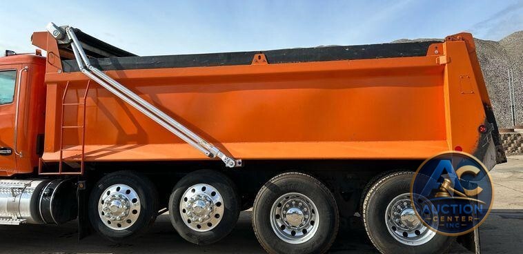 2018 Kenworth T880 dump truck