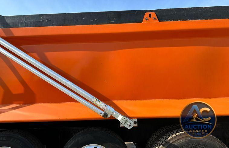 2018 Kenworth T880 dump truck