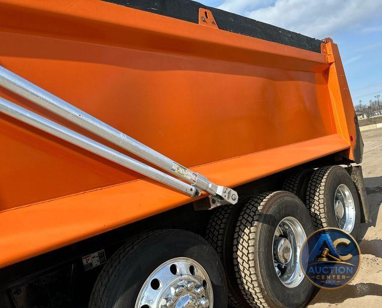 2018 Kenworth T880 dump truck