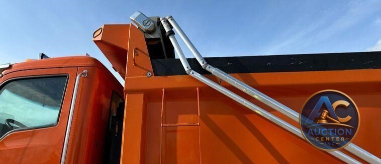 2018 Kenworth T880 dump truck