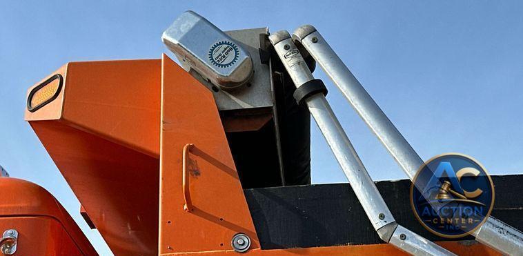 2018 Kenworth T880 dump truck