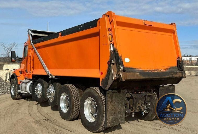 2018 Kenworth T880 dump truck