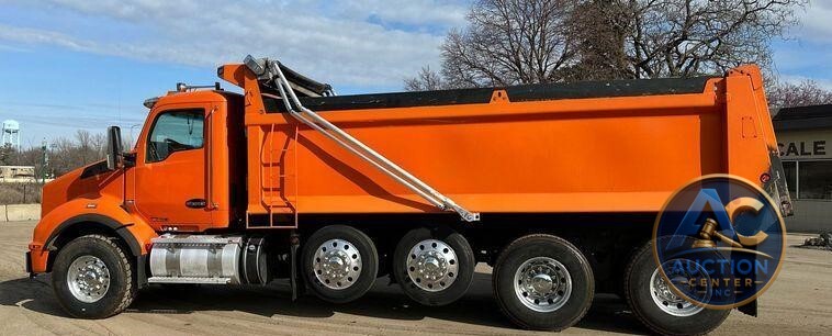 2018 Kenworth T880 dump truck