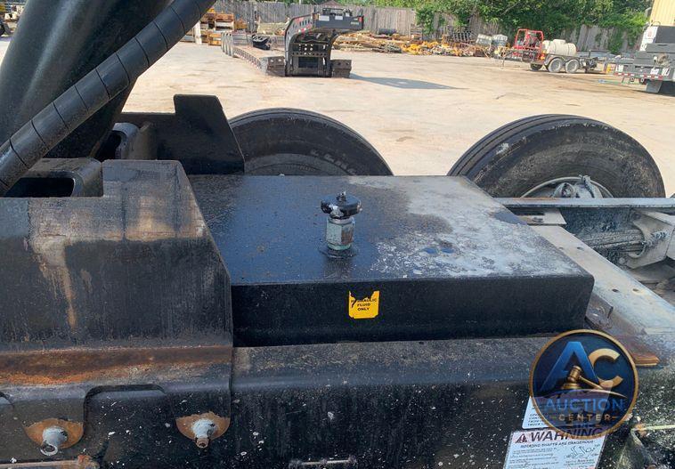 2015 Peterbilt 348 dump truck