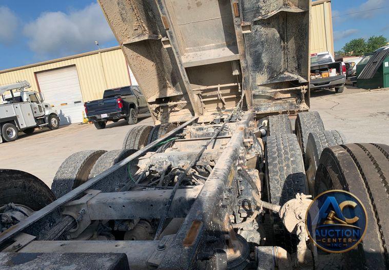 2015 Peterbilt 348 dump truck
