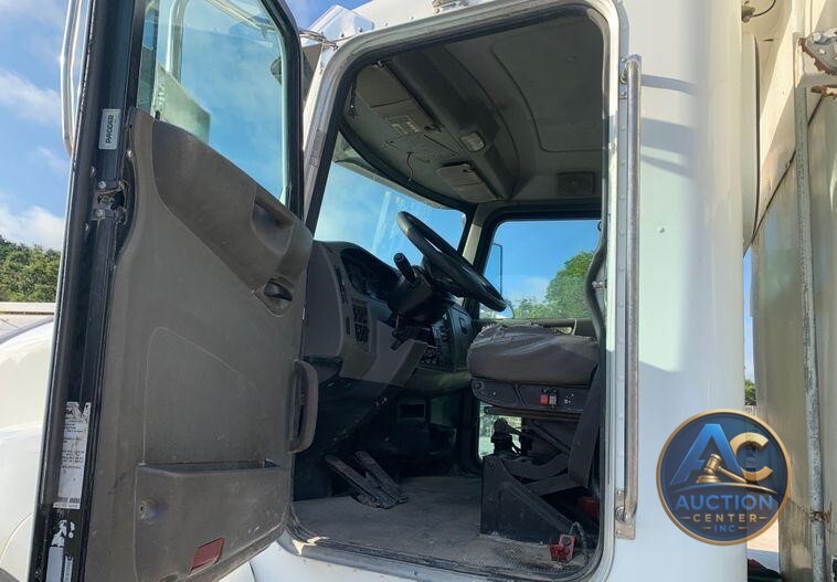 2015 Peterbilt 348 dump truck