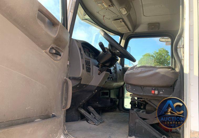 2015 Peterbilt 348 dump truck
