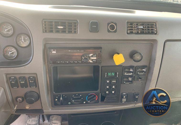 2015 Peterbilt 348 dump truck