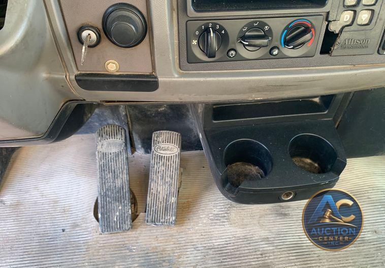 2015 Peterbilt 348 dump truck