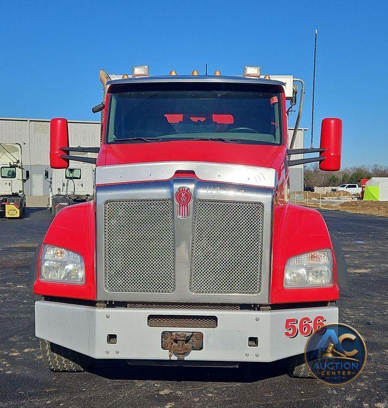 2018 Kenworth T880  dump truck