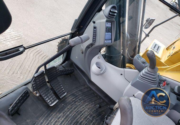 2019 John Deere 350G LC  excavator