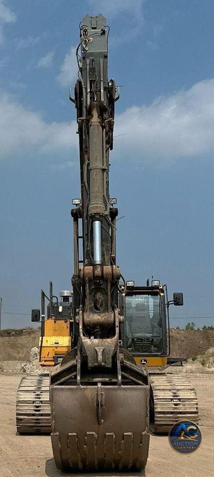 2017 John Deere 470G LC  excavator
