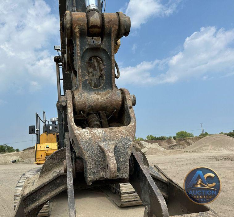 2017 John Deere 470G LC  excavator