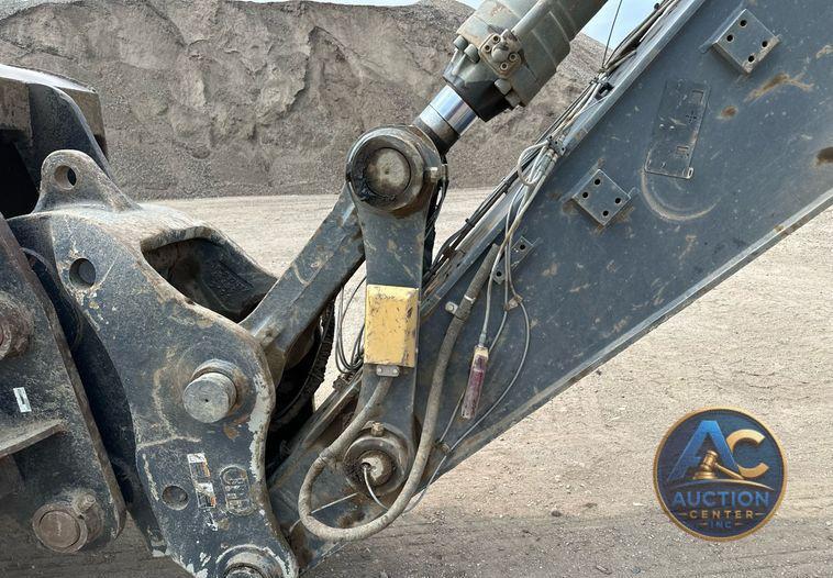 2017 John Deere 470G LC  excavator