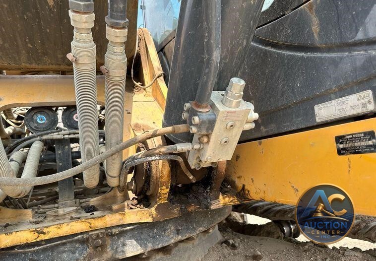 2017 John Deere 470G LC  excavator