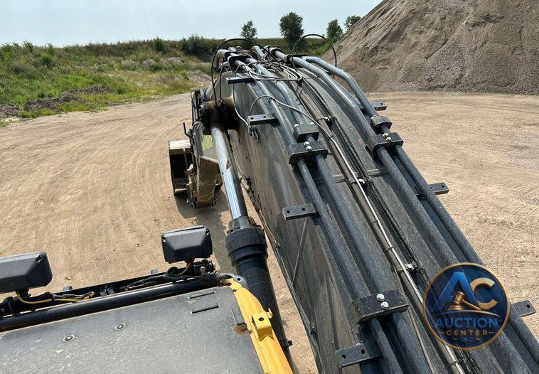2017 John Deere 470G LC  excavator