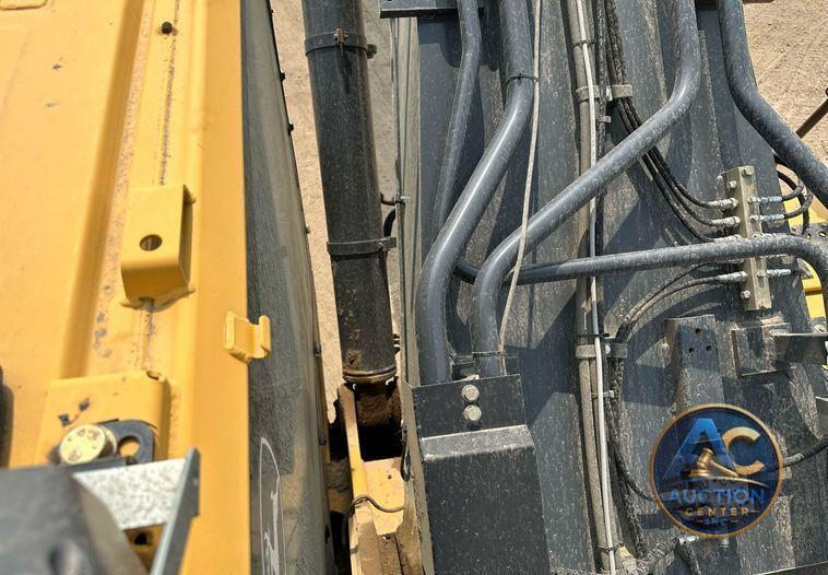 2017 John Deere 470G LC  excavator