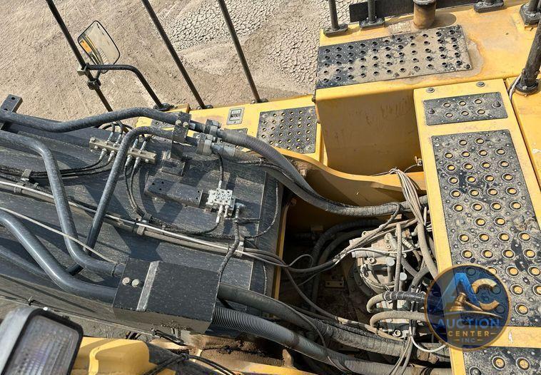 2017 John Deere 470G LC  excavator