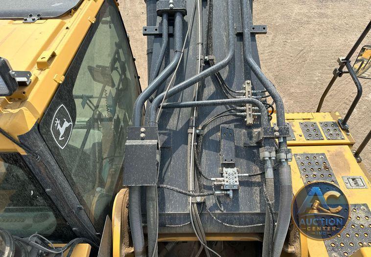 2017 John Deere 470G LC  excavator