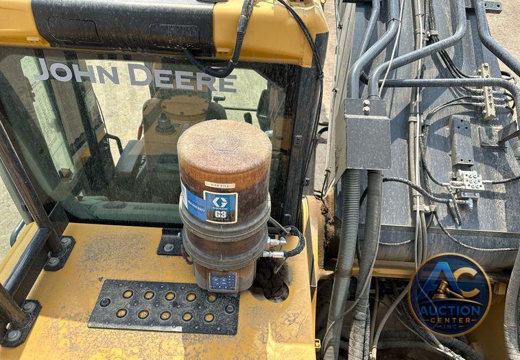2017 John Deere 470G LC  excavator